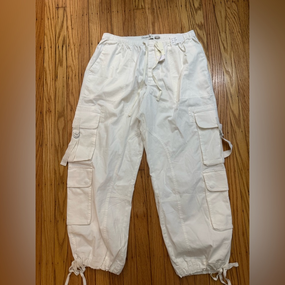 NWT Abercrombie & Fitch White Cargo Pants with Elastic Waistband